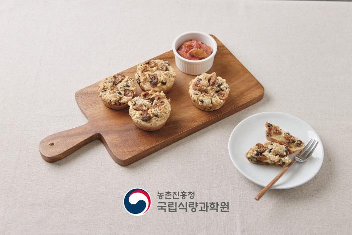무화과소스를 곁들인 찹쌀구이떡